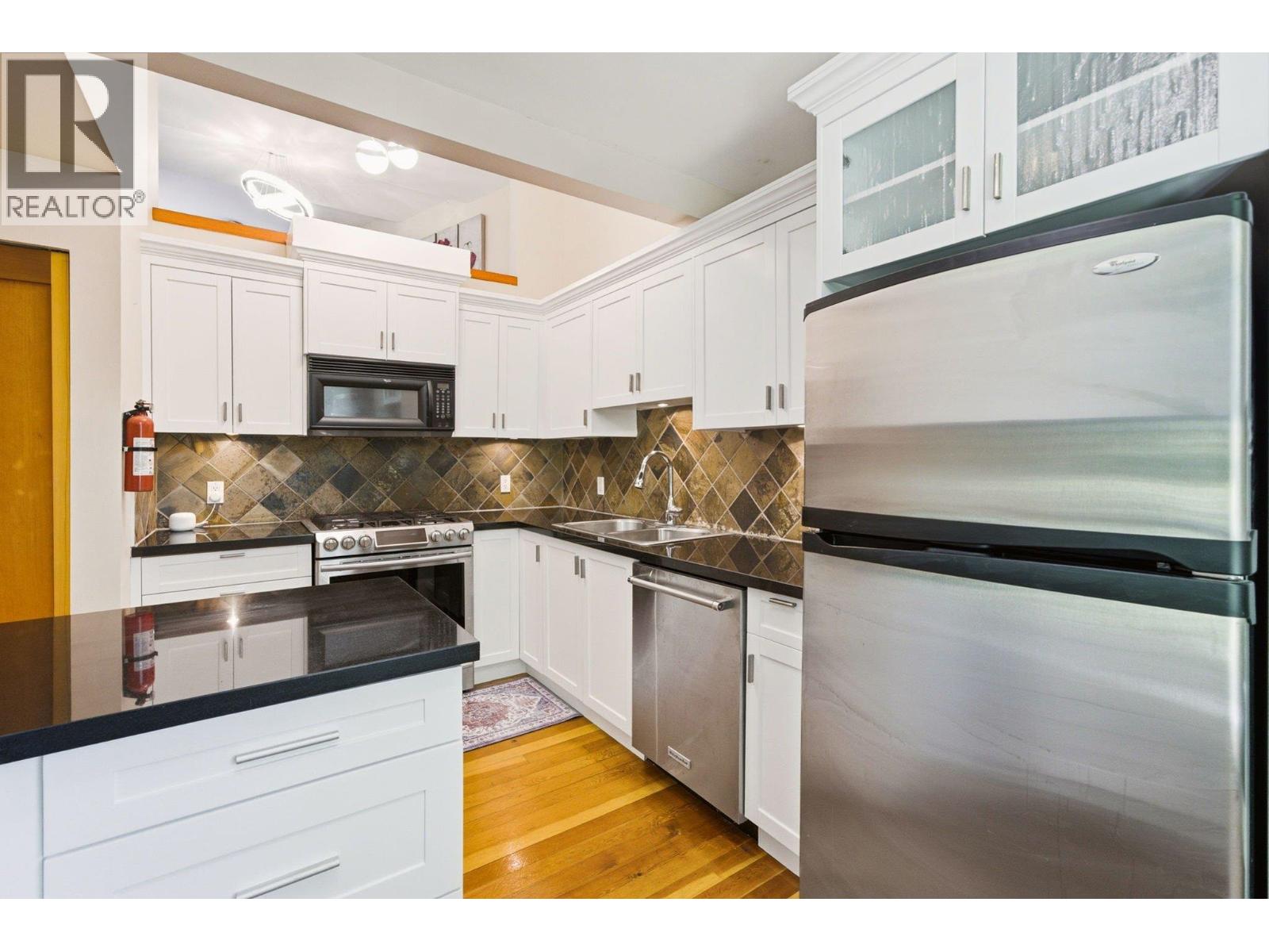114 8 Renaissance Square, New Westminster, British Columbia  V3M 7A9 - Photo 8 - R3137197
