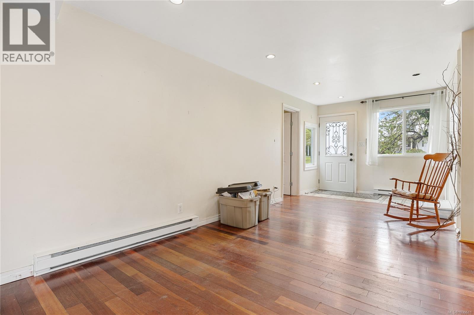 70 Hampton Rd, Saanich, British Columbia  V8Z 1G4 - Photo 6 - 1039611