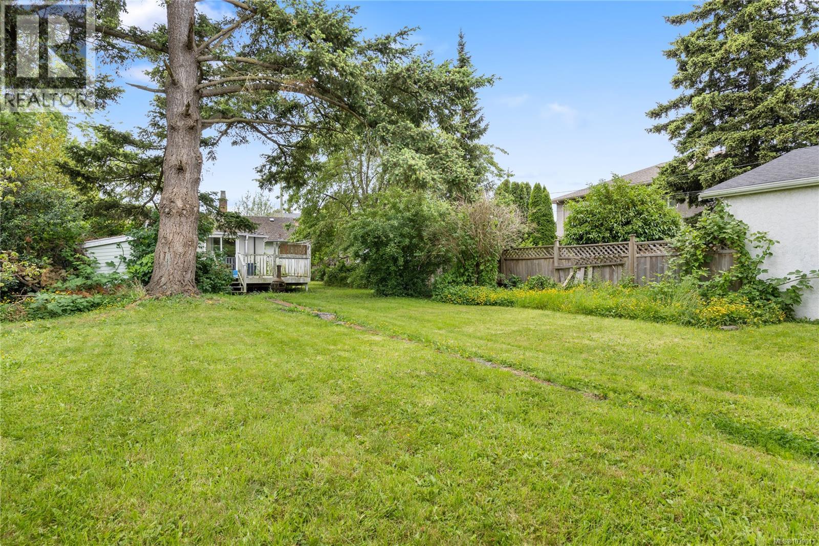 70 Hampton Rd, Saanich, British Columbia  V8Z 1G4 - Photo 23 - 1039611