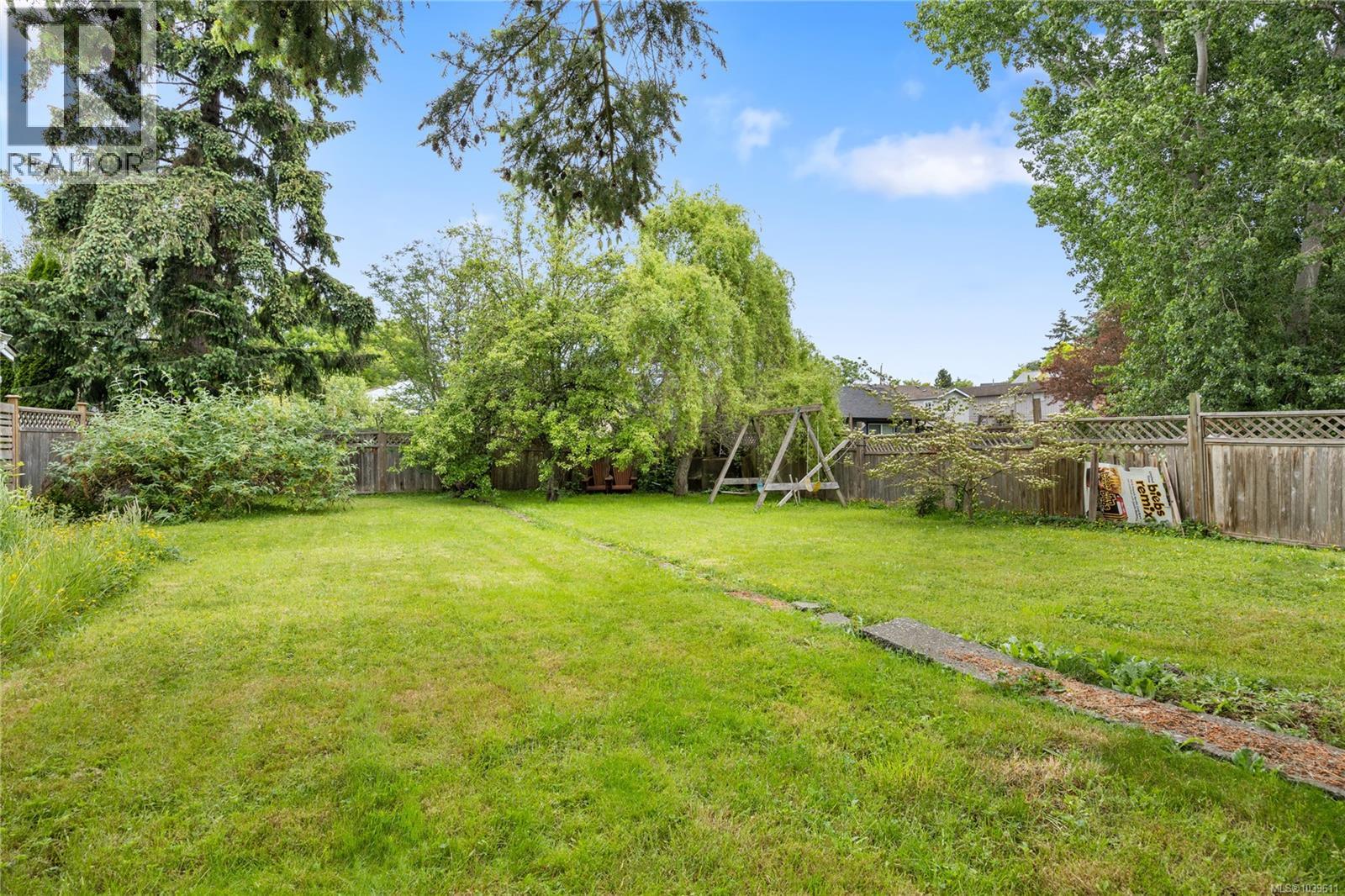 70 Hampton Rd, Saanich, British Columbia  V8Z 1G4 - Photo 21 - 1039611