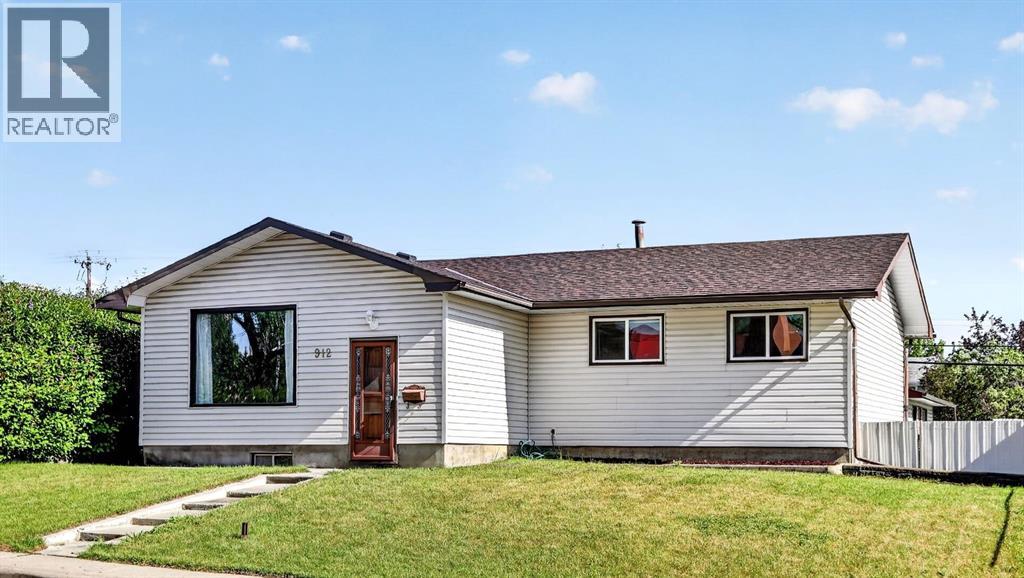 912 Stonehaven Road SW, Calgary, Alberta  T2W 0P6 - Photo 2 - A2315474