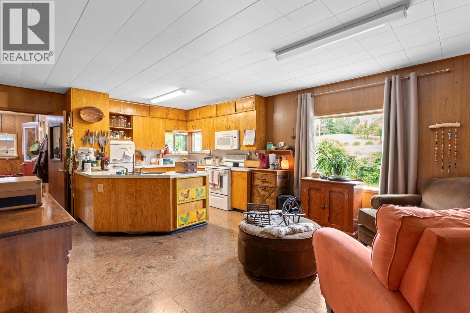 2710 38th Street, Lister, British Columbia  V0B 1G2 - Photo 10 - 10391680