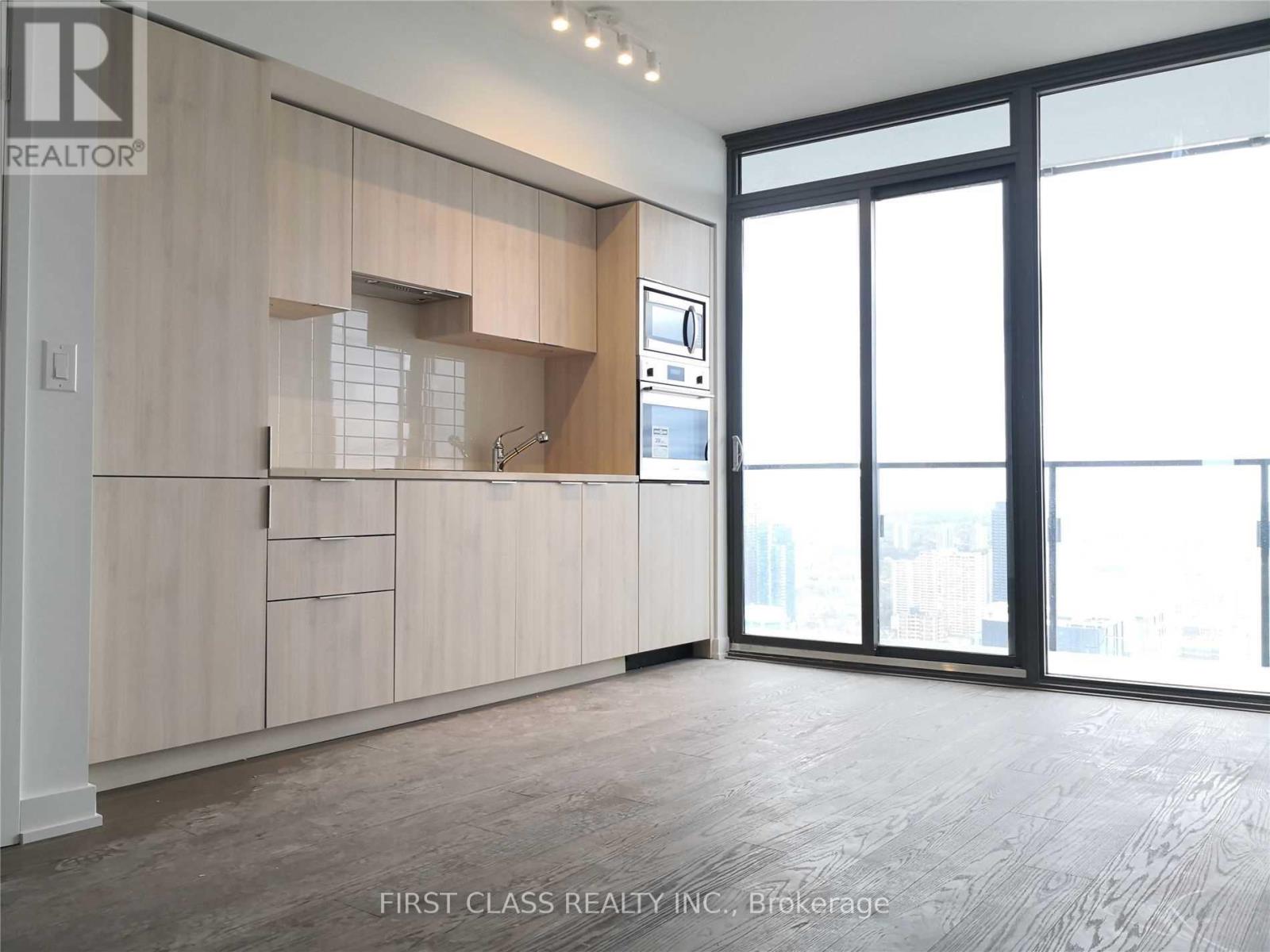 4613 - 11 Wellesley Street W, Toronto, Ontario M4Y 1E8 - Photo 2 - C13458808