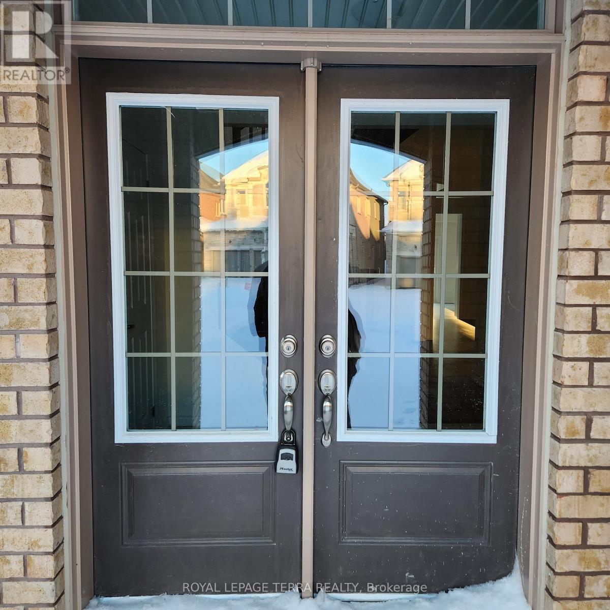 338 Fleetwood Drive, Oshawa, Ontario  L1K 3G2 - Photo 2 - E13458768