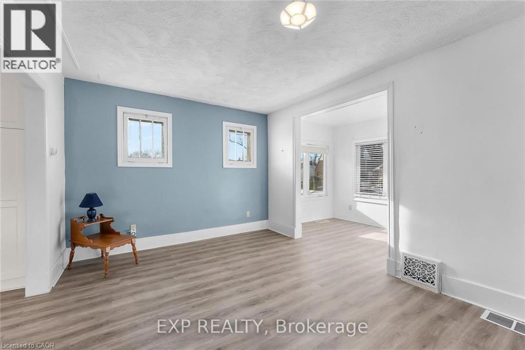 5932 Carlton Avenue, Niagara Falls, Ontario  L2G 5J5 - Photo 6 - 40840508