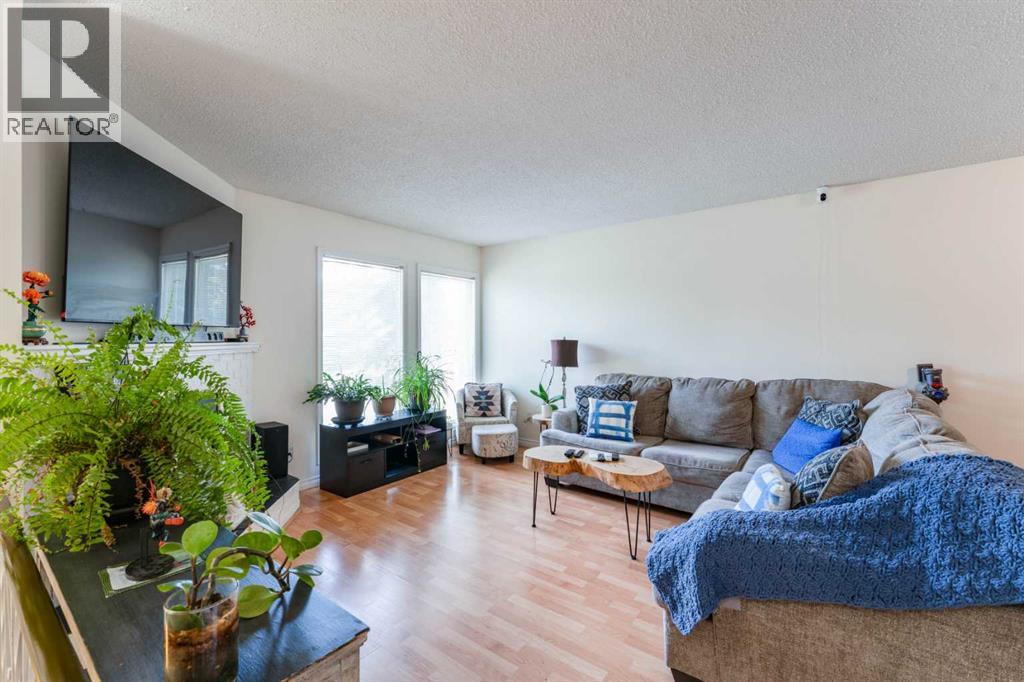 9611 24 Street Sw, Calgary, Alberta  T2V 4L2 - Photo 4 - A2322090