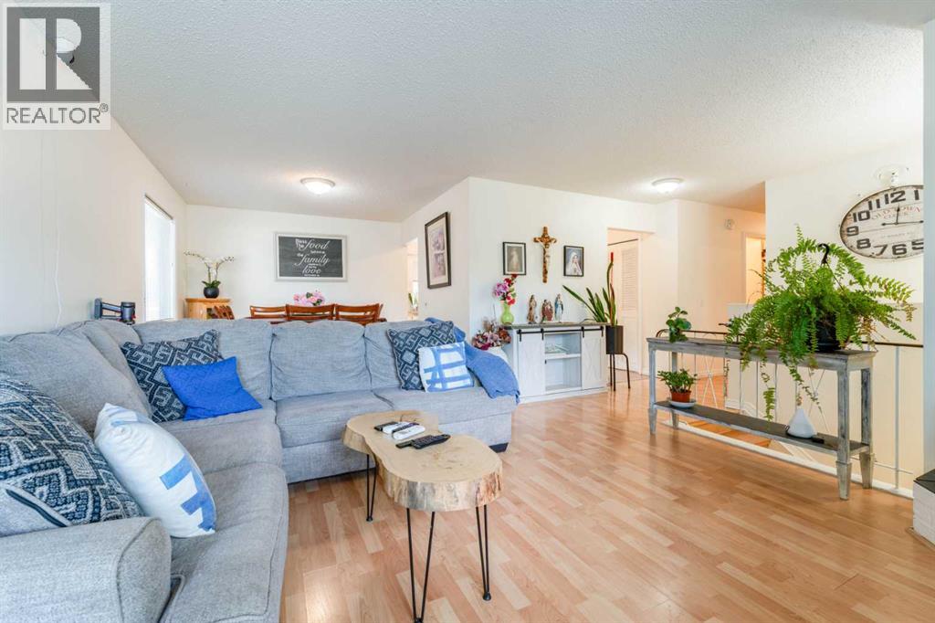 9611 24 Street Sw, Calgary, Alberta  T2V 4L2 - Photo 5 - A2322090