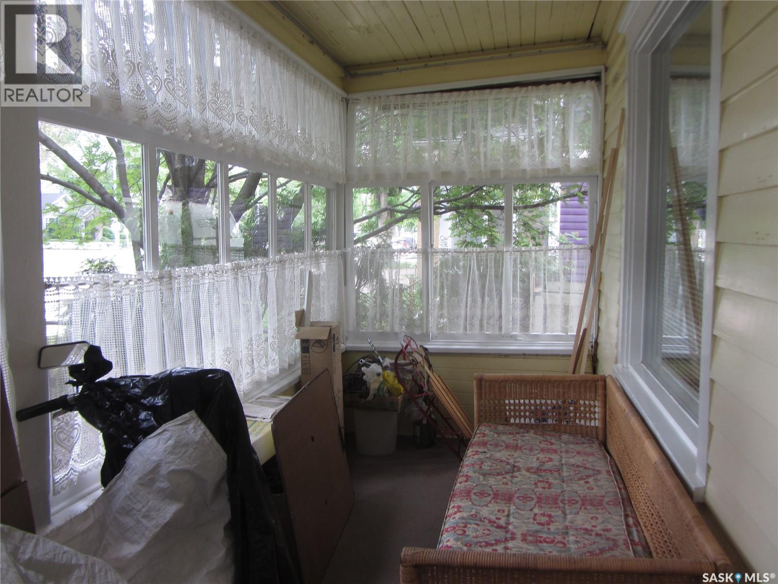 914 Victoria Avenue, Saskatoon, Saskatchewan  S7N 2Z6 - Photo 2 - SK039755