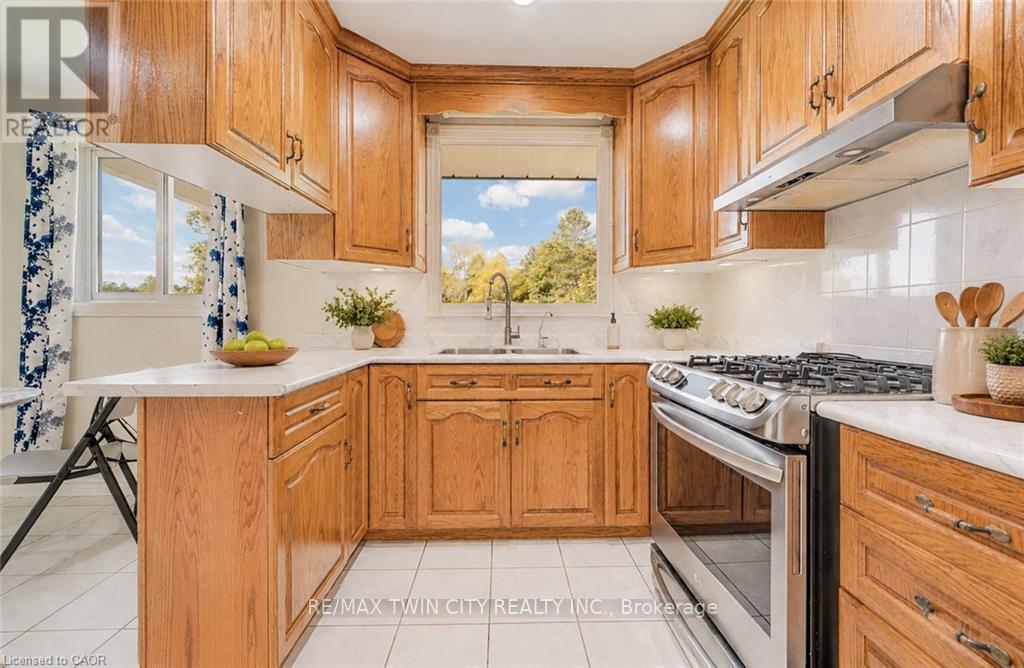 543 Glen Forrest Boulevard, Waterloo, Ontario  N2L 4J3 - Photo 11 - X13458766