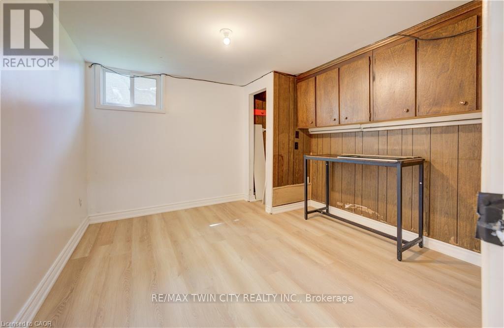 543 Glen Forrest Boulevard, Waterloo, Ontario  N2L 4J3 - Photo 21 - X13458766