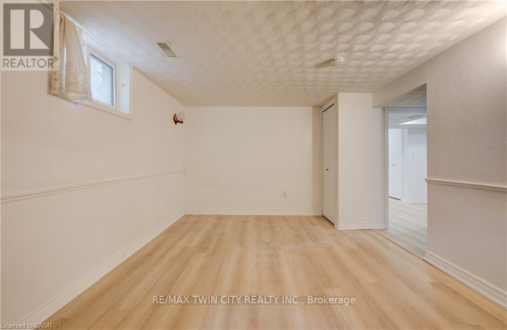 543 Glen Forrest Boulevard, Waterloo, Ontario  N2L 4J3 - Photo 24 - X13458766