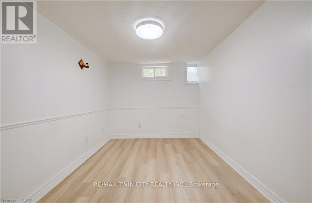 543 Glen Forrest Boulevard, Waterloo, Ontario  N2L 4J3 - Photo 25 - X13458766
