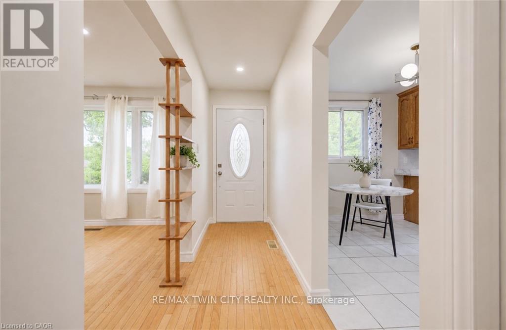 543 Glen Forrest Boulevard, Waterloo, Ontario  N2L 4J3 - Photo 6 - X13458766