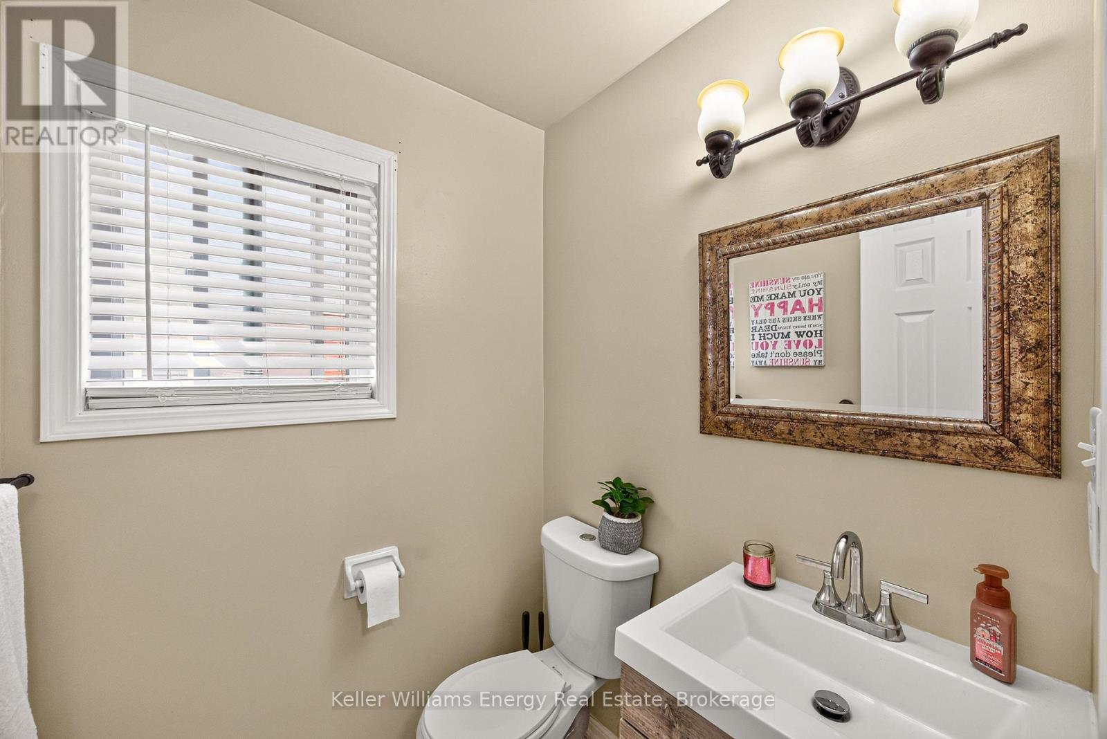 4 Holman Court, Whitby, Ontario  L1P 1W9 - Photo 3 - E13458950