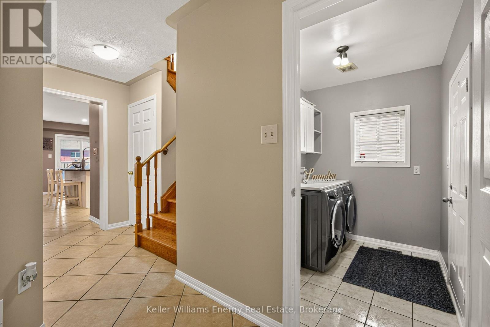 4 Holman Court, Whitby, Ontario  L1P 1W9 - Photo 5 - E13458950