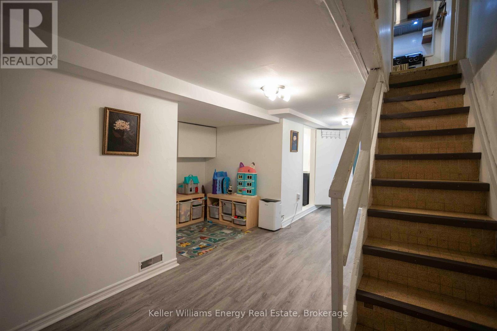 134 Mcroberts Avenue, Toronto, Ontario  M6E 4P5 - Photo 15 - W13458944