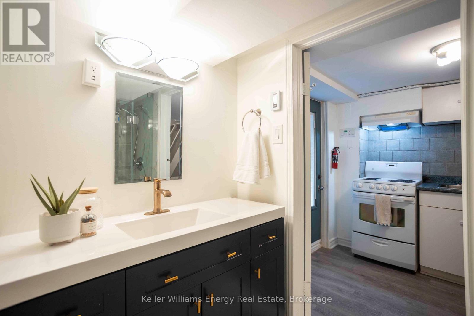 134 Mcroberts Avenue, Toronto, Ontario  M6E 4P5 - Photo 21 - W13458944