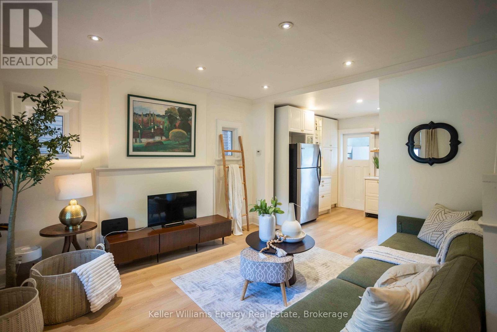 134 Mcroberts Avenue, Toronto, Ontario  M6E 4P5 - Photo 3 - W13458944