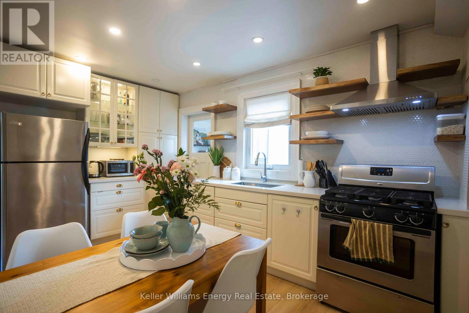 134 Mcroberts Avenue, Toronto, Ontario  M6E 4P5 - Photo 8 - W13458944
