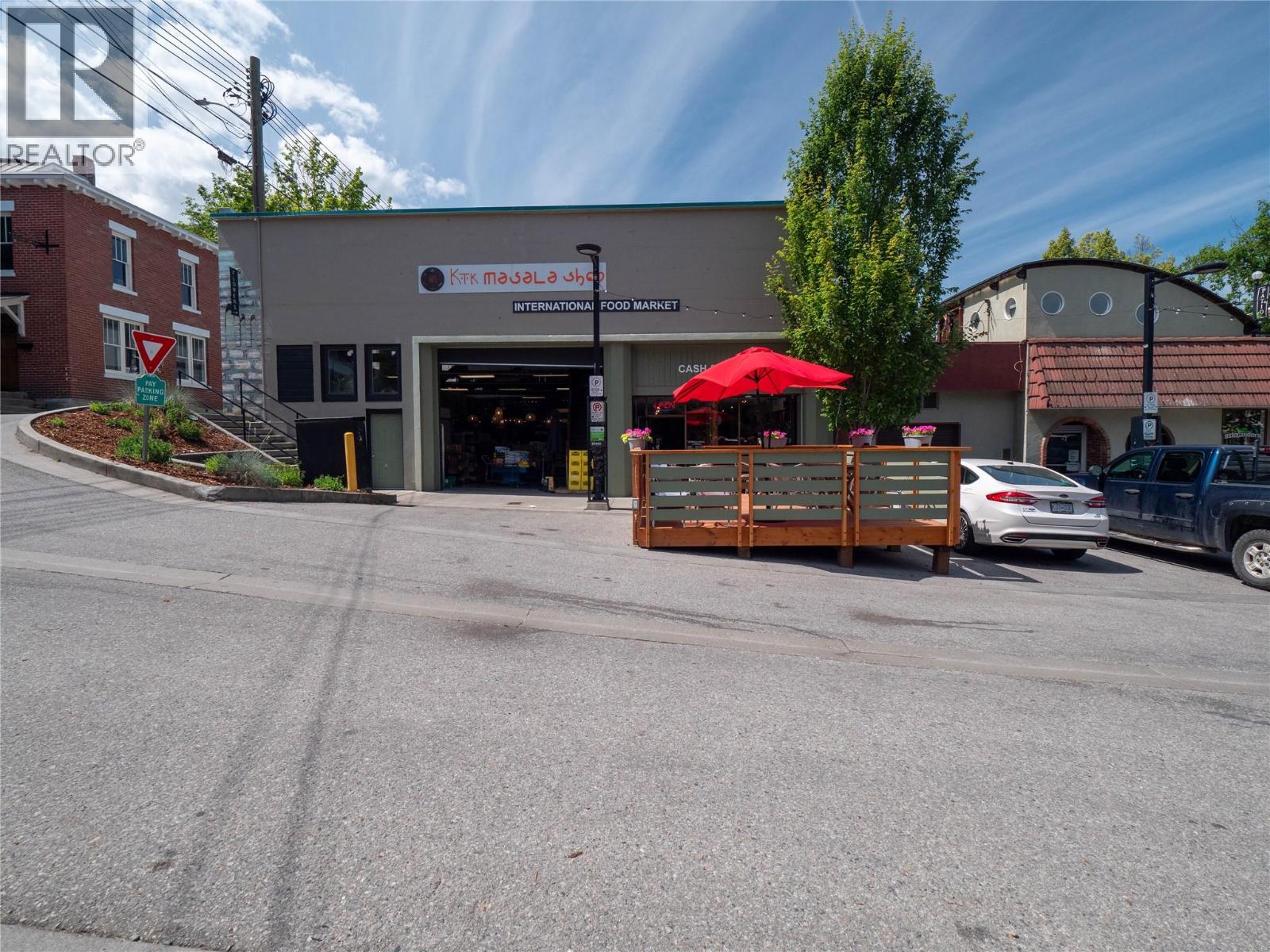 696 Baker Street, Nelson, British Columbia  V1L 4H6 - Photo 2 - 10354182