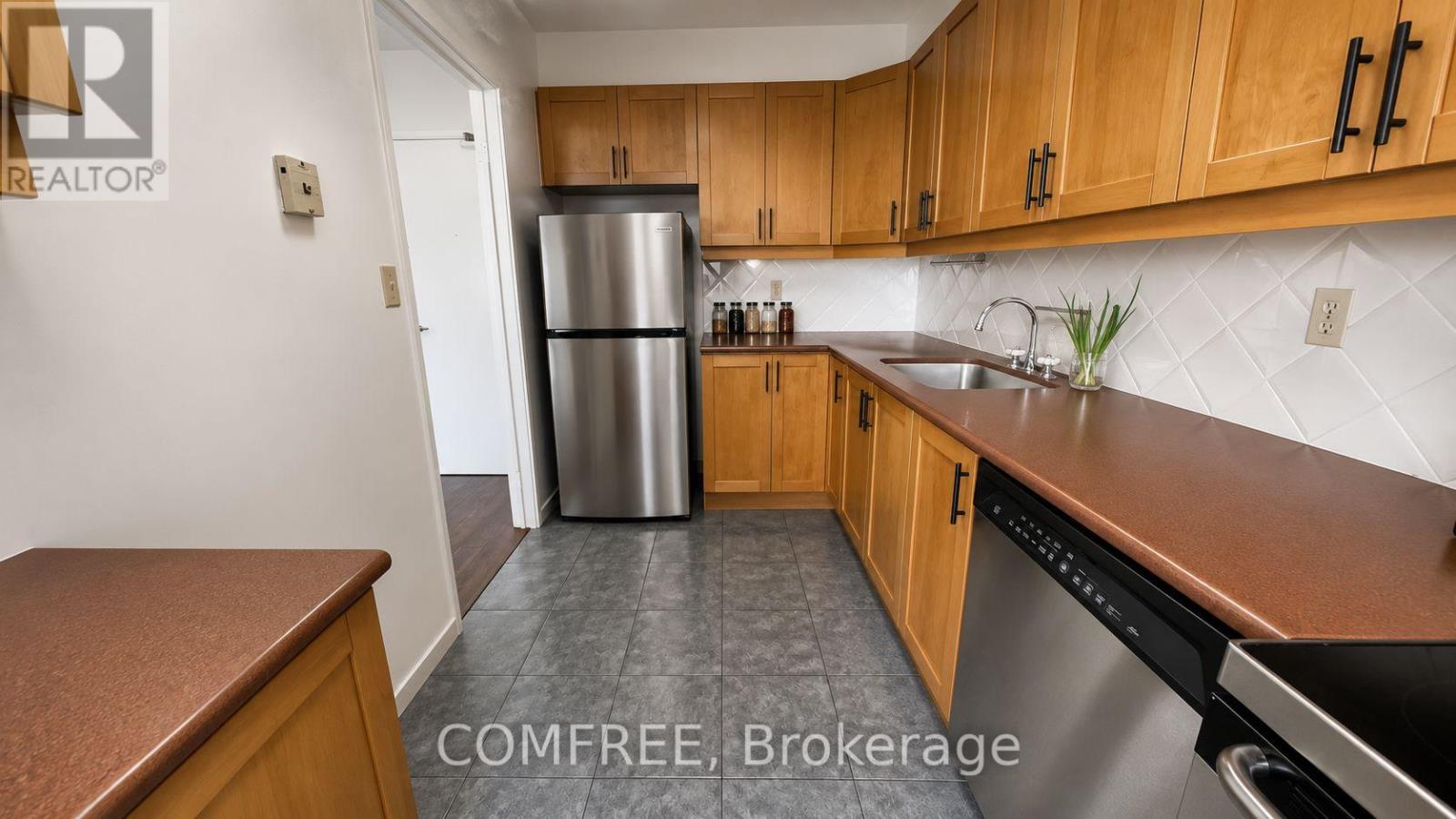 412 - 1 Massey Square, Toronto, Ontario M4C 5L4 - Photo 5 - E13458954