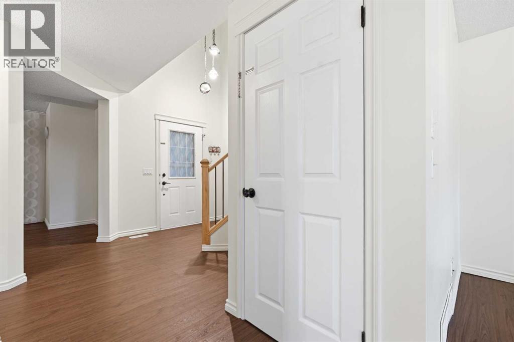 46 Bridleglen Manor Sw, Calgary, Alberta  T2Y 3W9 - Photo 3 - A2319660