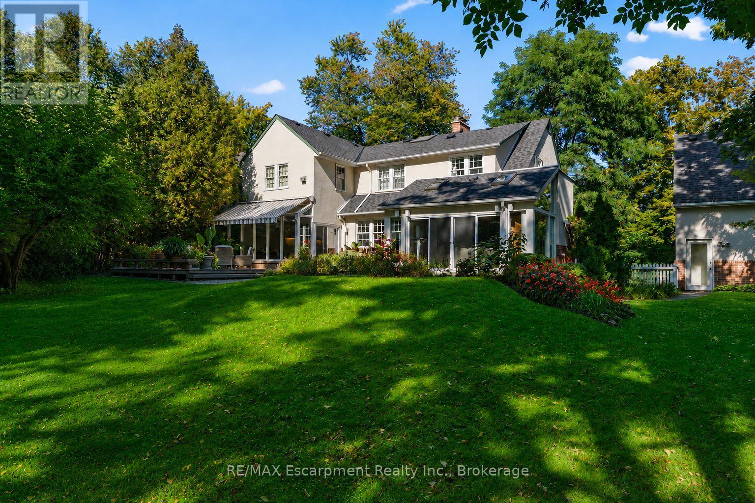 74 HOWARD AVENUE, Oakville, Ontario