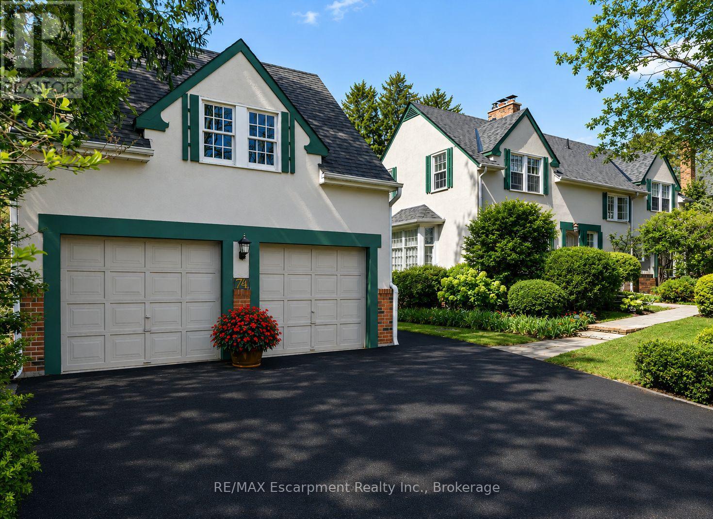 74 Howard Avenue, Oakville, Ontario  L6J 3Y5 - Photo 2 - W13458908
