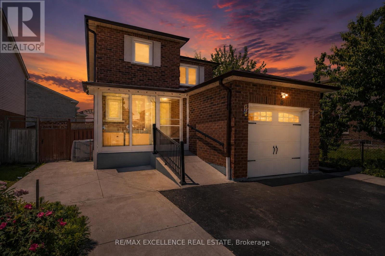 6 Stalbridge Avenue, Brampton, Ontario  L6Y 4H1 - Photo 2 - W13443366