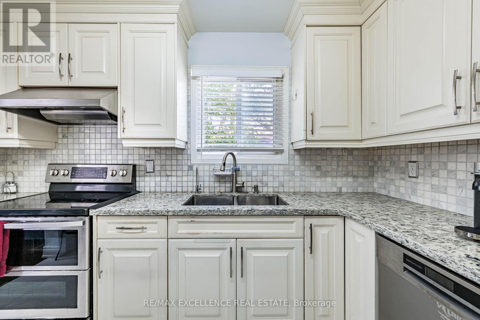 6 Stalbridge Avenue, Brampton, Ontario  L6Y 4H1 - Photo 10 - W13443366