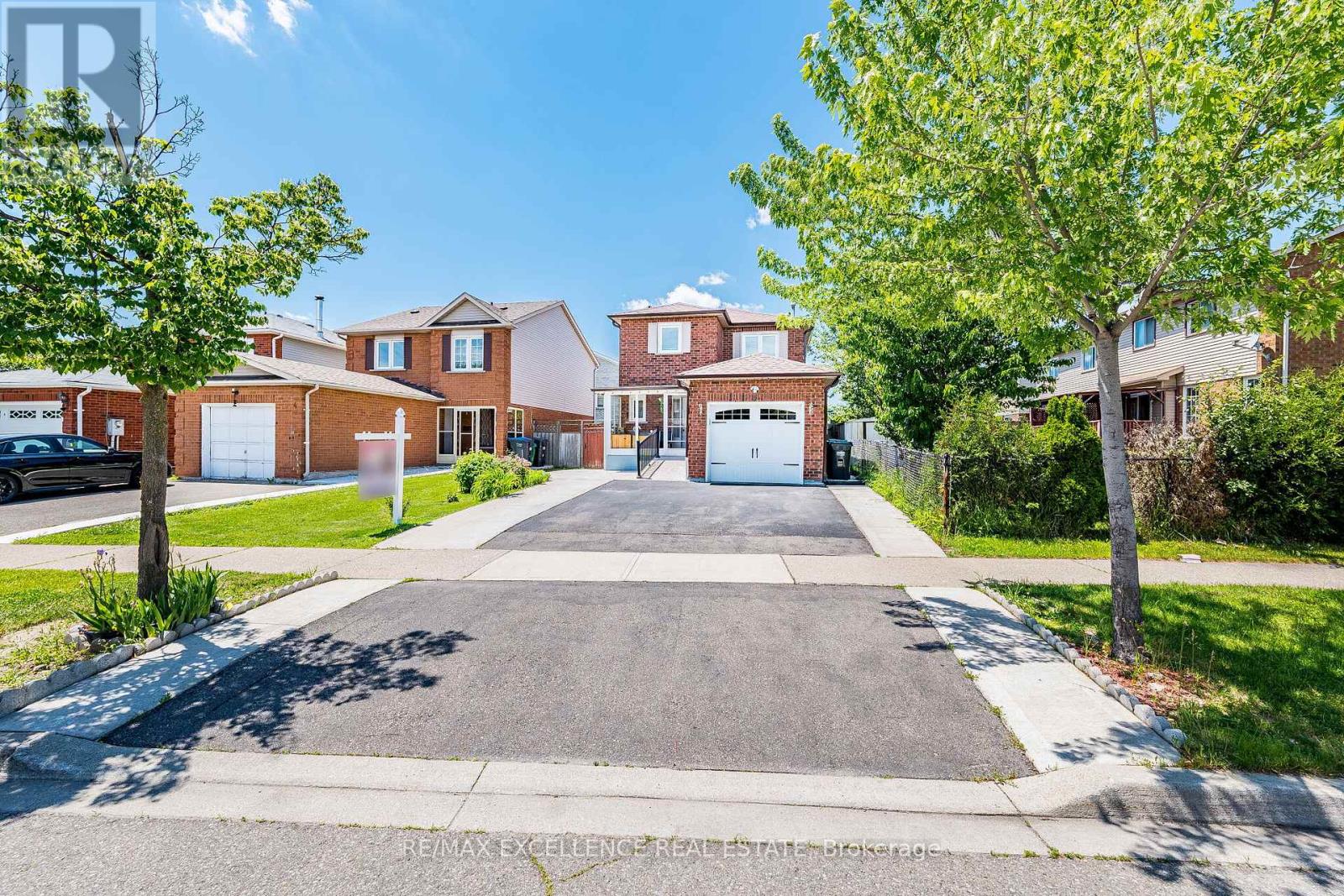 6 Stalbridge Avenue, Brampton, Ontario  L6Y 4H1 - Photo 4 - W13443366