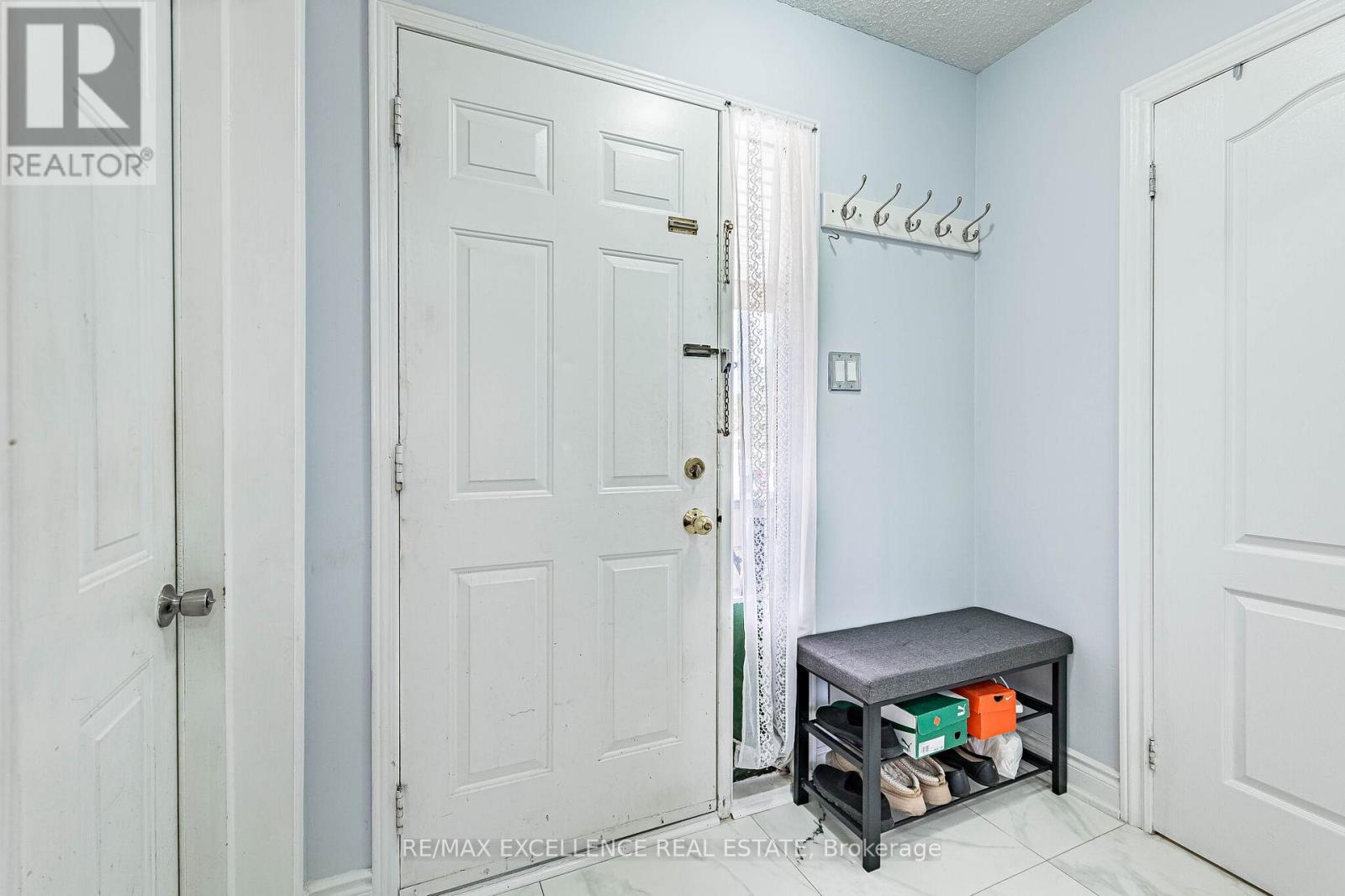 6 Stalbridge Avenue, Brampton, Ontario  L6Y 4H1 - Photo 8 - W13443366