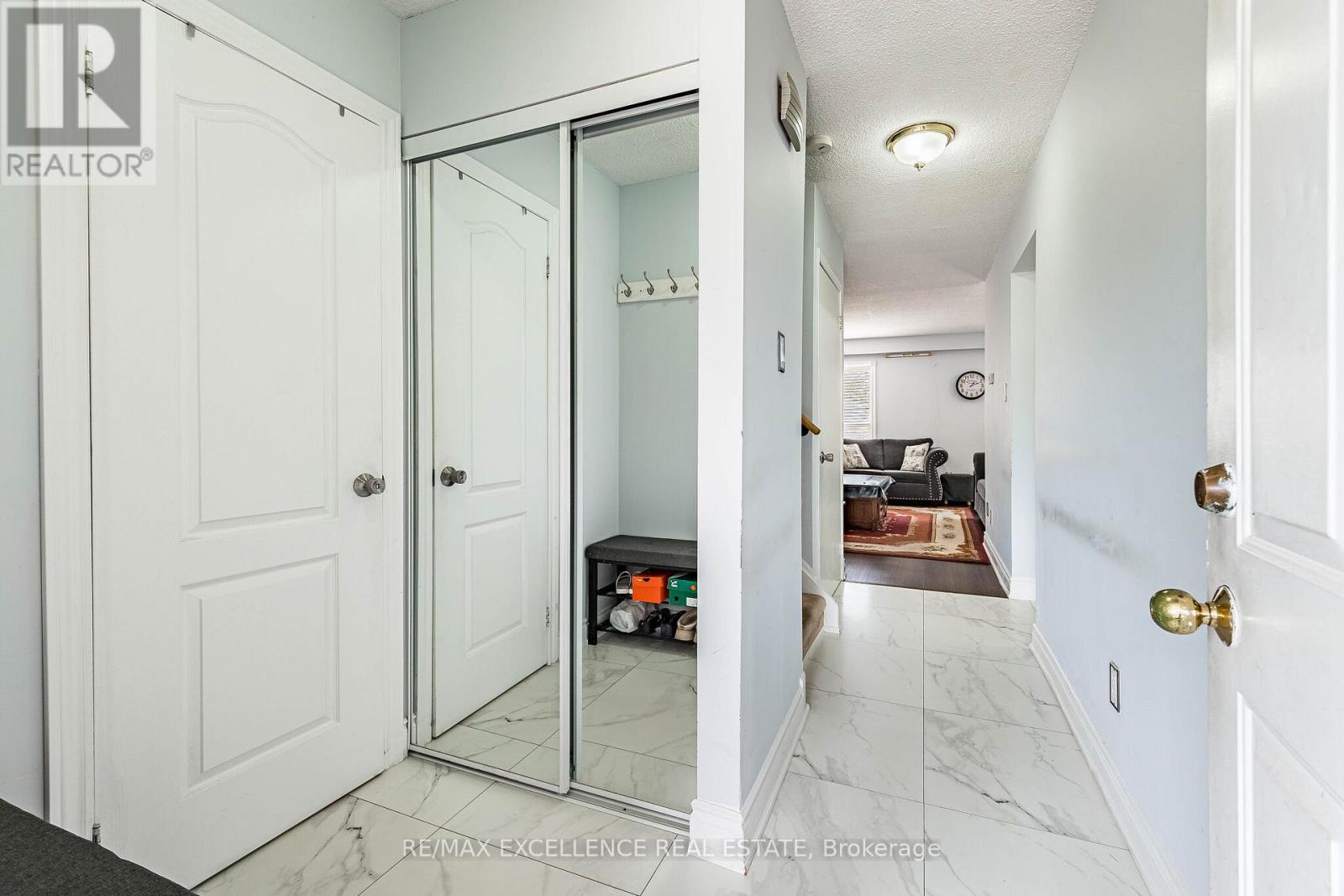 6 Stalbridge Avenue, Brampton, Ontario  L6Y 4H1 - Photo 7 - W13443366