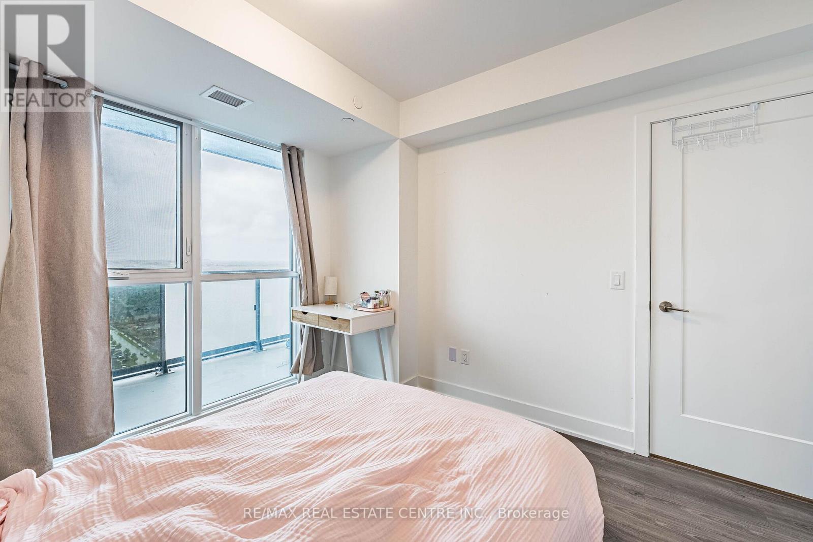 2401 - 2545 Simcoe St N, Oshawa, Ontario  L1L 0W3 - Photo 10 - E13458826