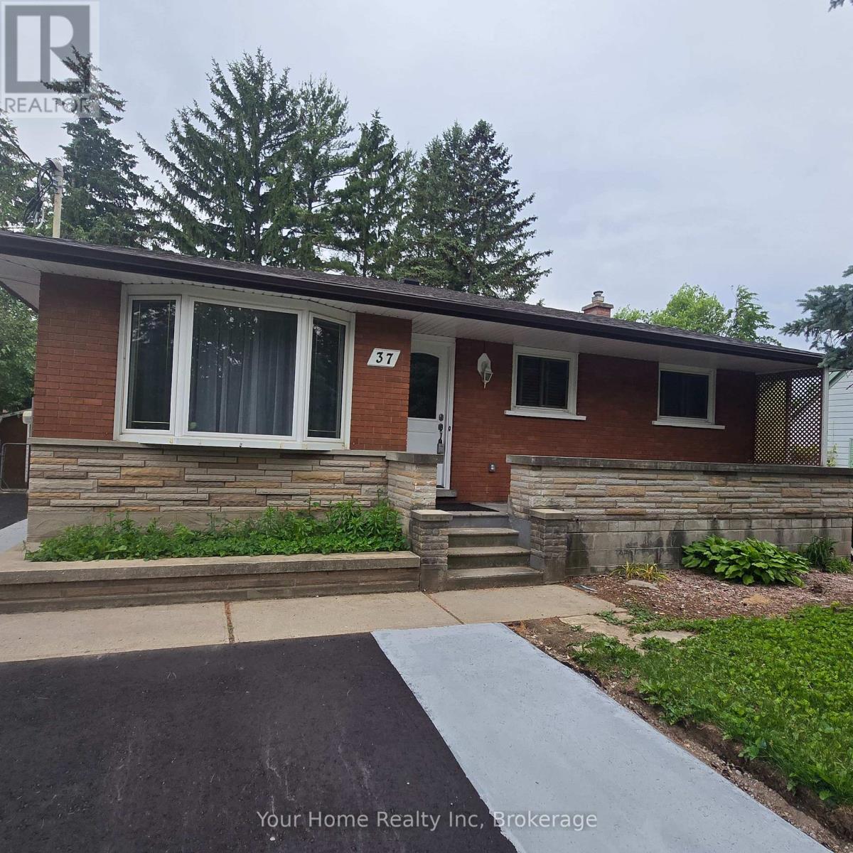 Main Floor - 37 Rutherford Drive E, Kitchener, Ontario  N2A 1P8 - Photo 2 - X13449046