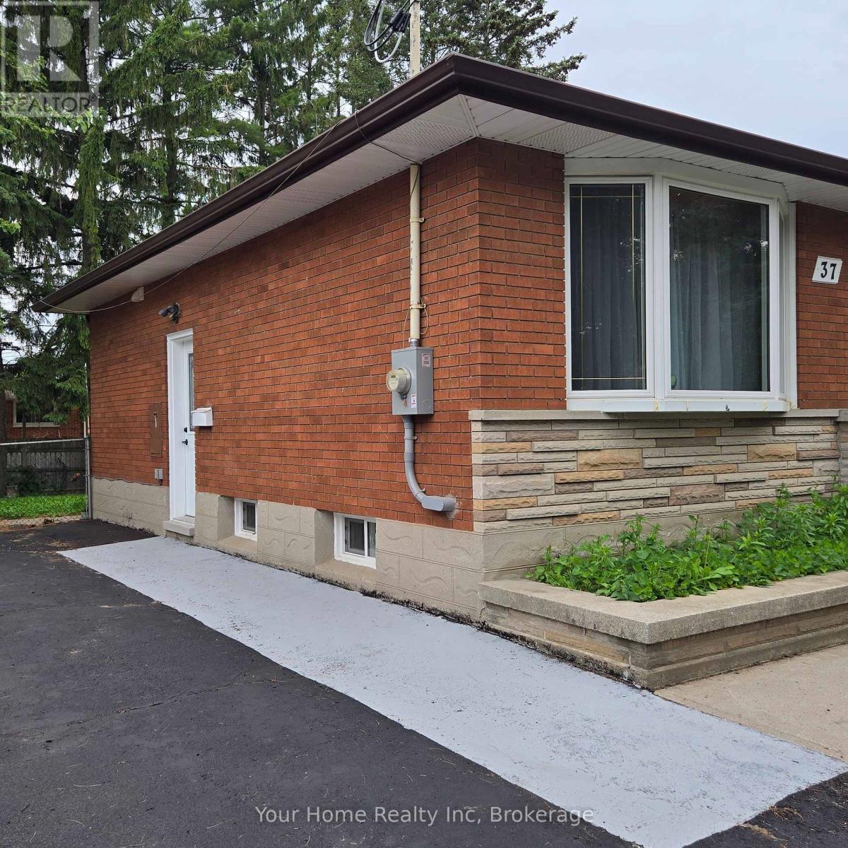 Basement - 37 Rutherford Drive E, Kitchener, Ontario  N2A 1P8 - Photo 2 - X13449044