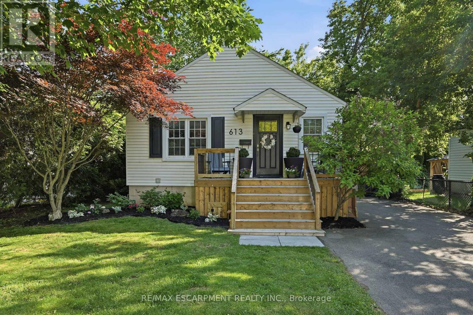 613 Clark Avenue W, Burlington, Ontario  L7S 1P1 - Photo 1 - W13458840