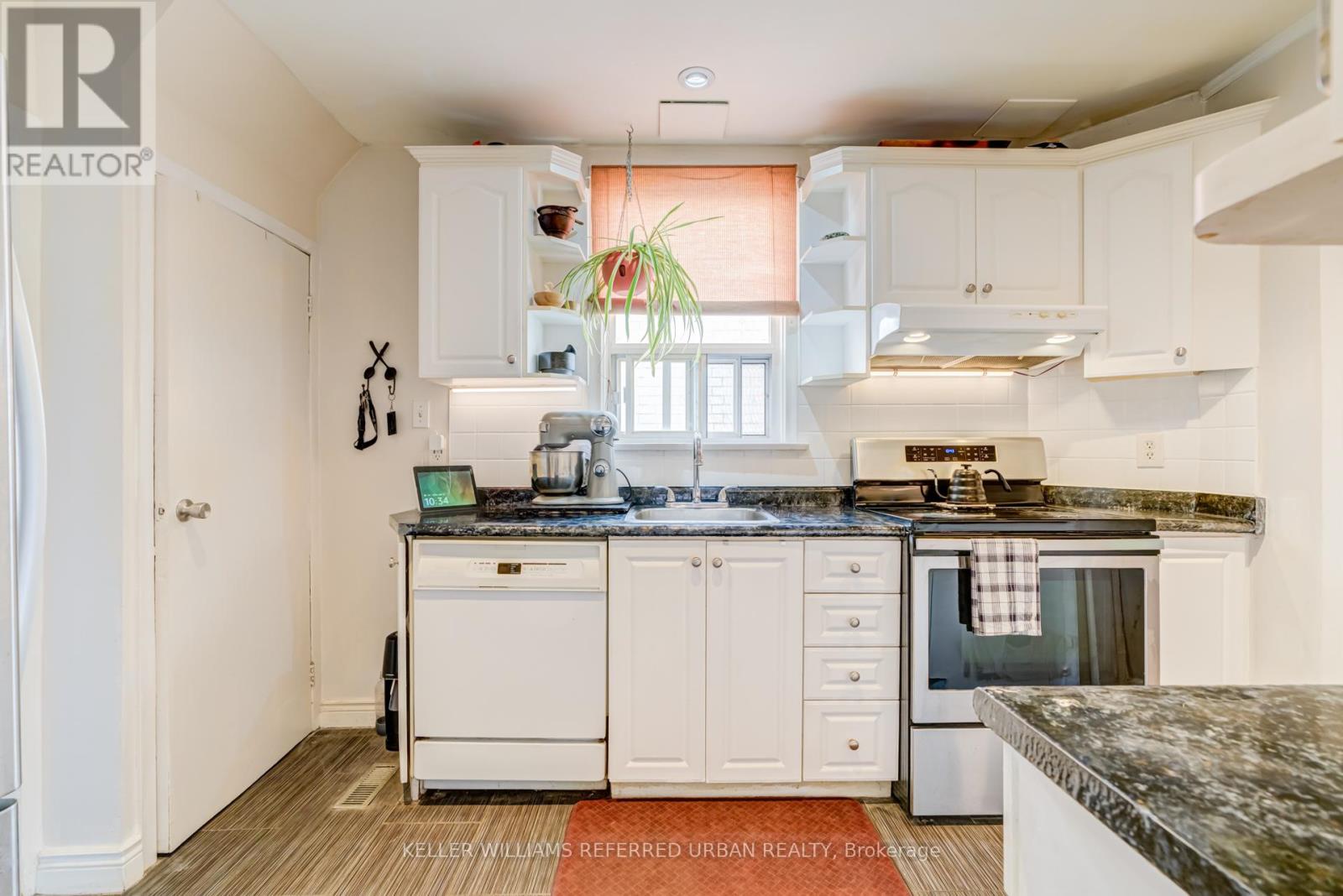 26 Rutherford Avenue, Toronto, Ontario  M6M 2C6 - Photo 12 - W13458872