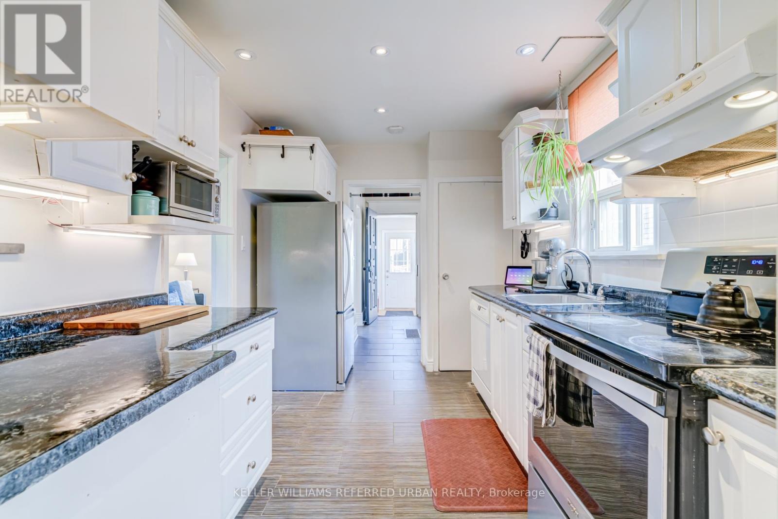 26 Rutherford Avenue, Toronto, Ontario  M6M 2C6 - Photo 14 - W13458872