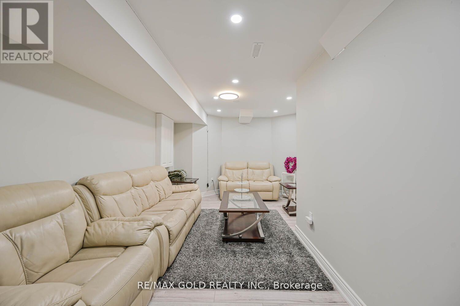 15 Vanwood Crescent, Brampton, Ontario  L6P 2X4 - Photo 44 - W13458892