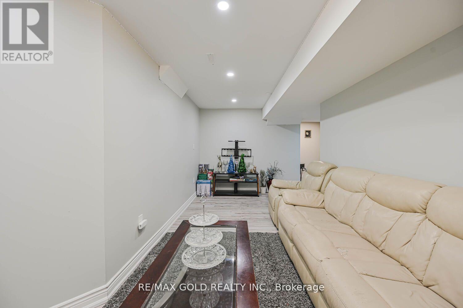15 Vanwood Crescent, Brampton, Ontario  L6P 2X4 - Photo 45 - W13458892