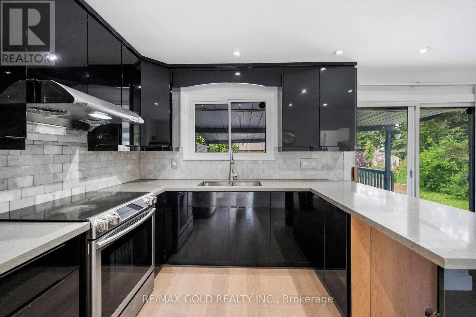 41 Brookland Drive, Brampton, Ontario  L6T 2M6 - Photo 9 - W13458900