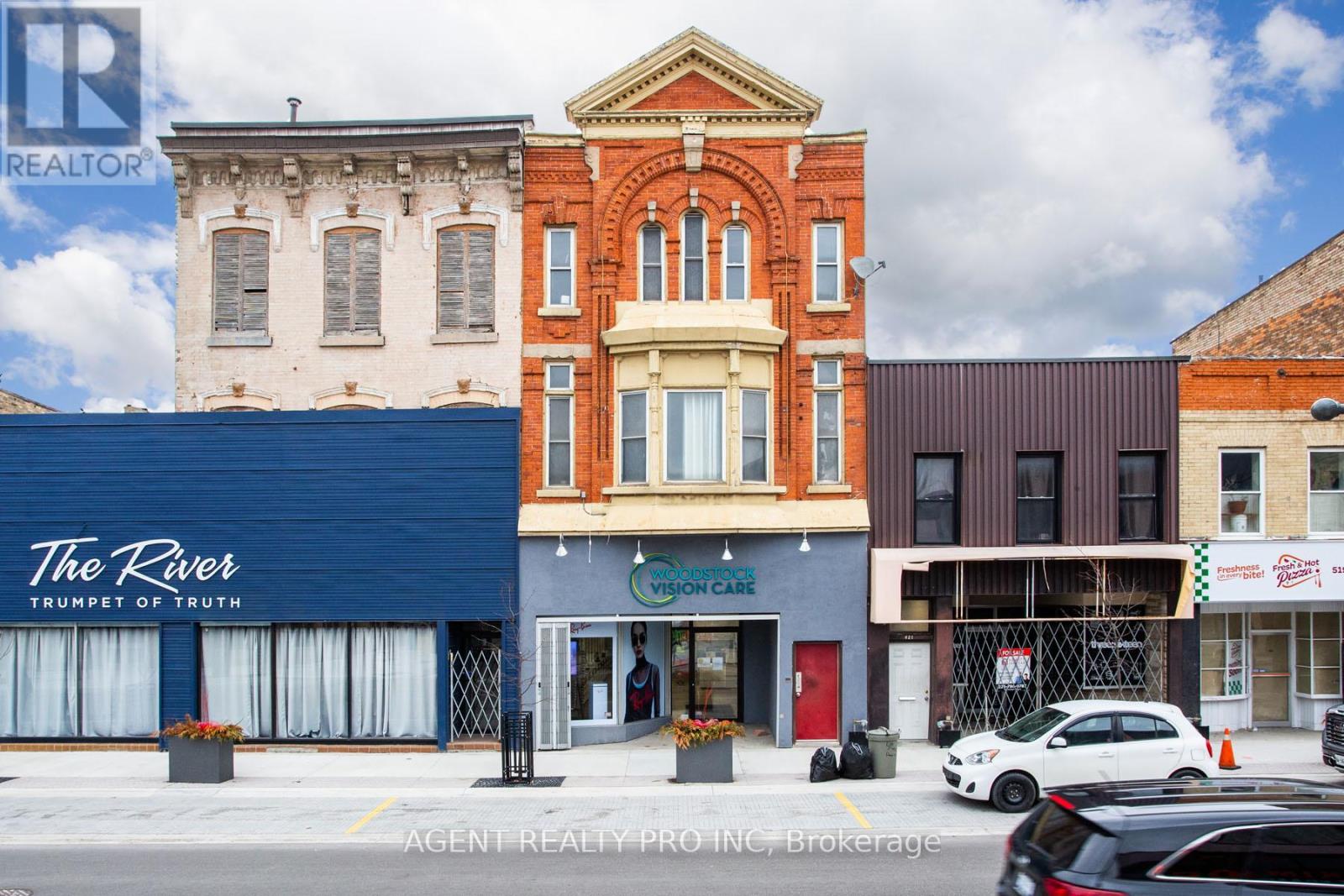 419 DUNDAS STREET, Woodstock, Ontario