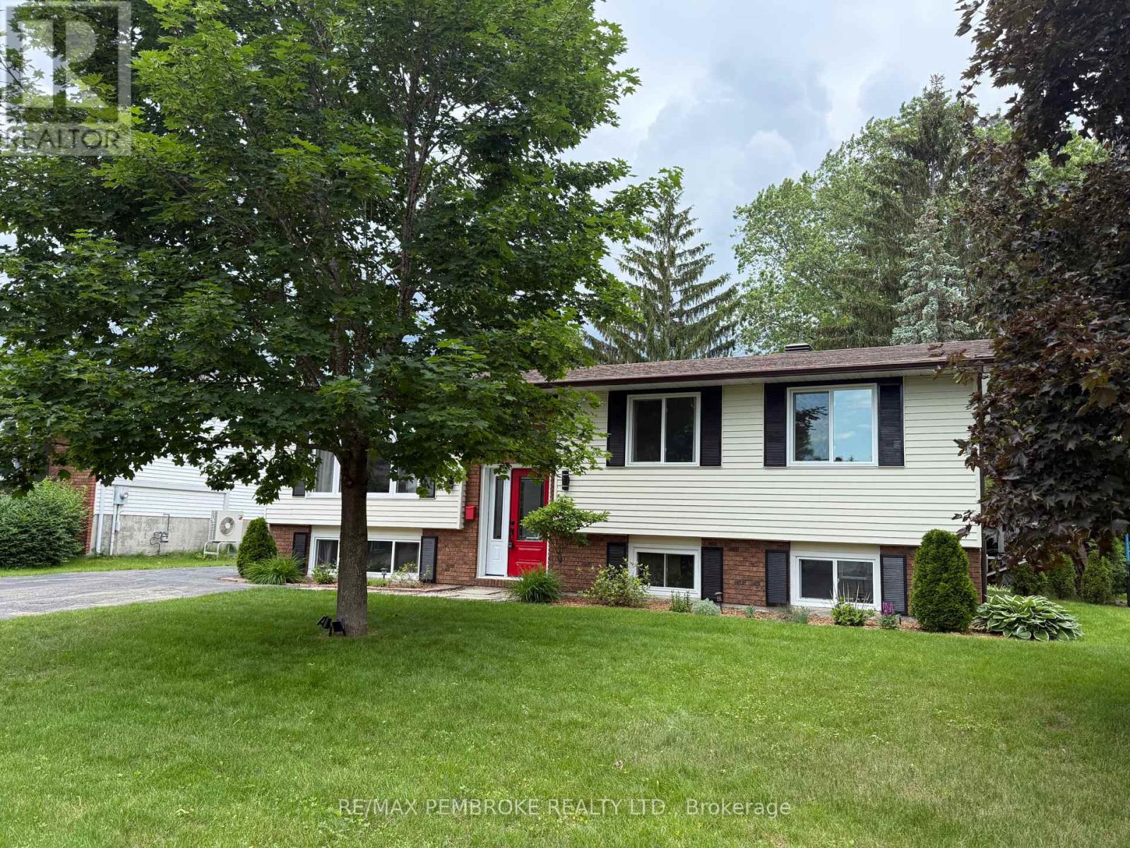 99 NOIK DRIVE, Pembroke, Ontario