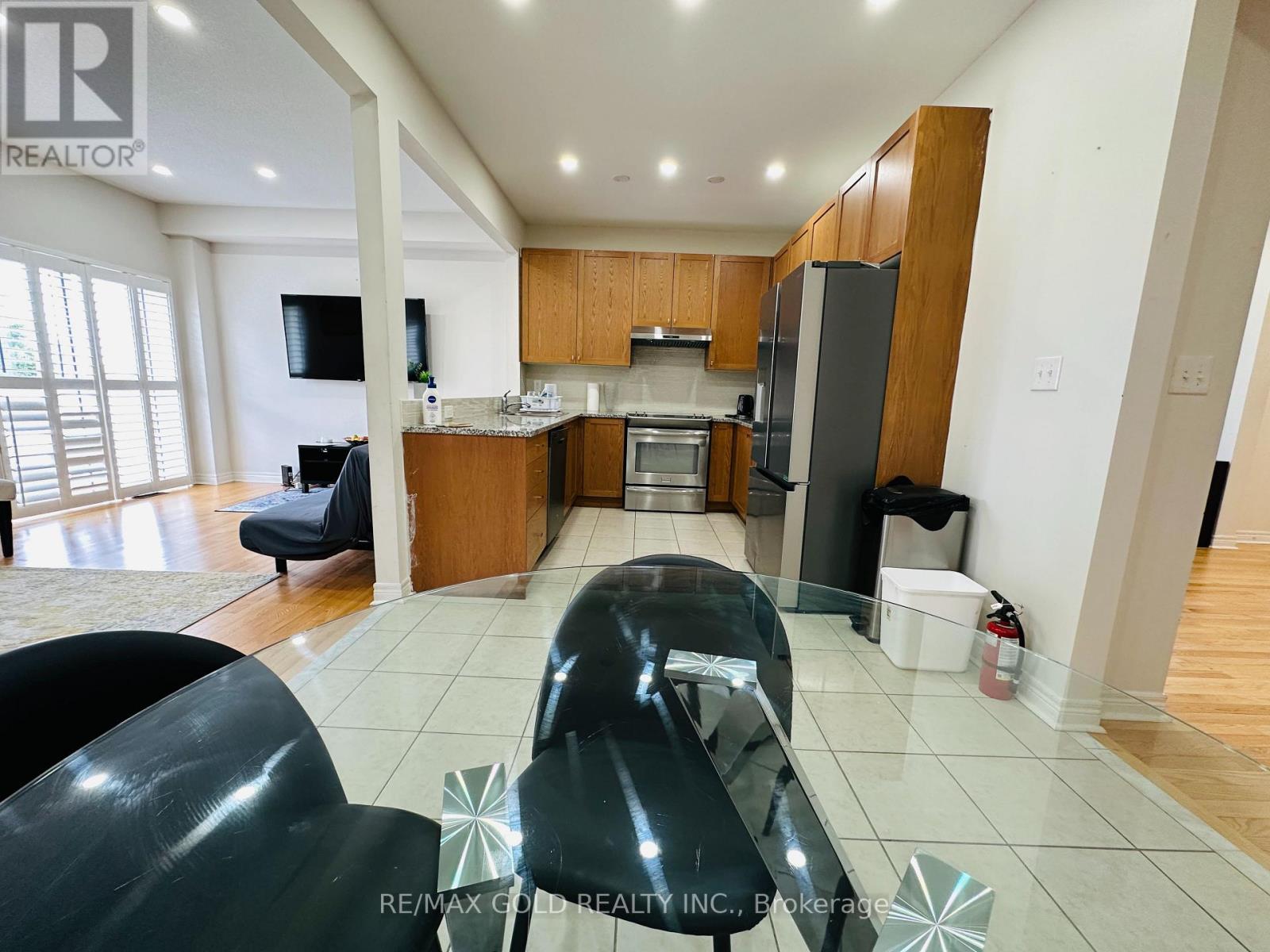 566 Bessborough Drive, Milton, Ontario  L9T 7V2 - Photo 6 - W13450726
