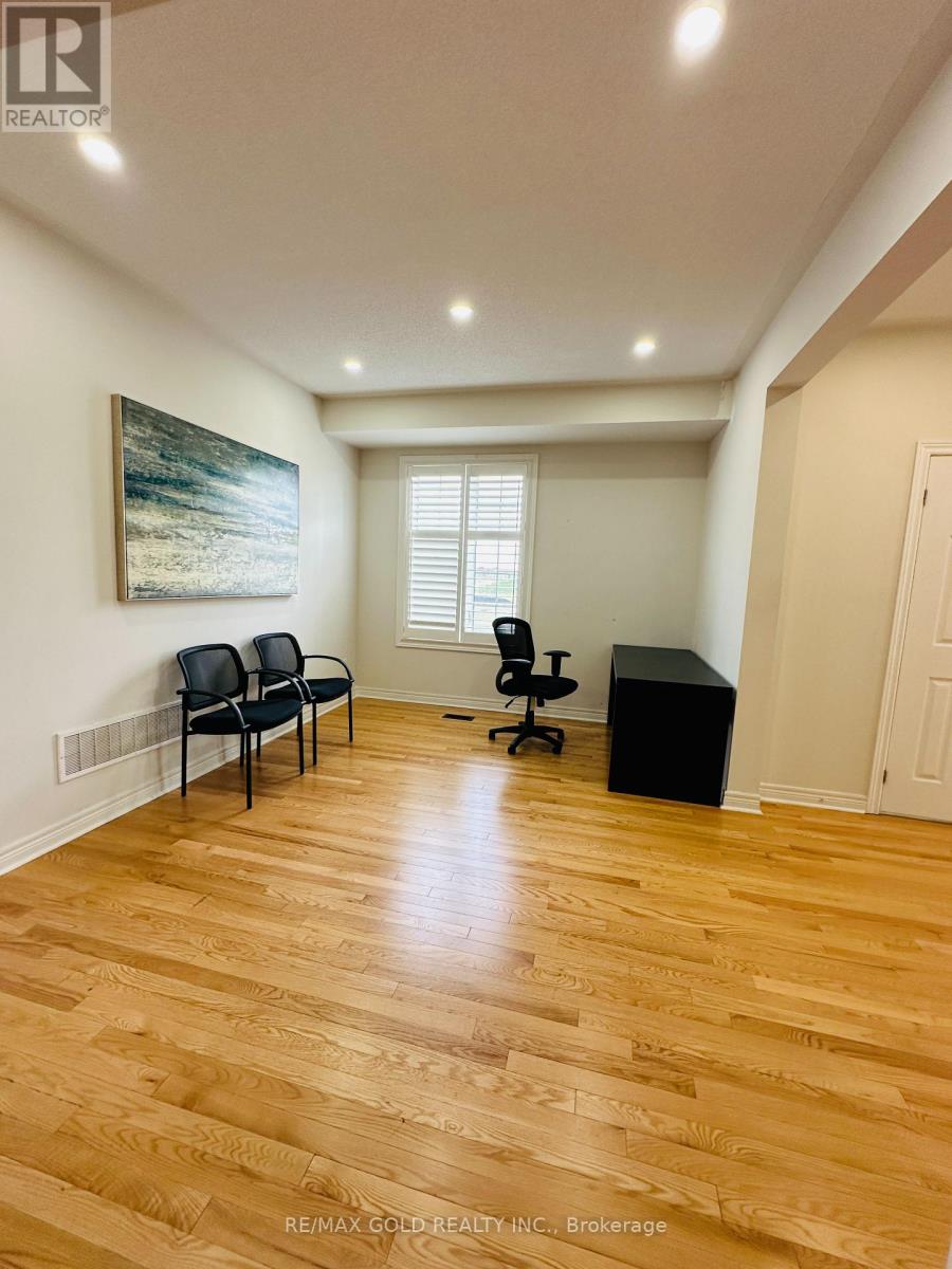 566 Bessborough Drive, Milton, Ontario  L9T 7V2 - Photo 5 - W13450726