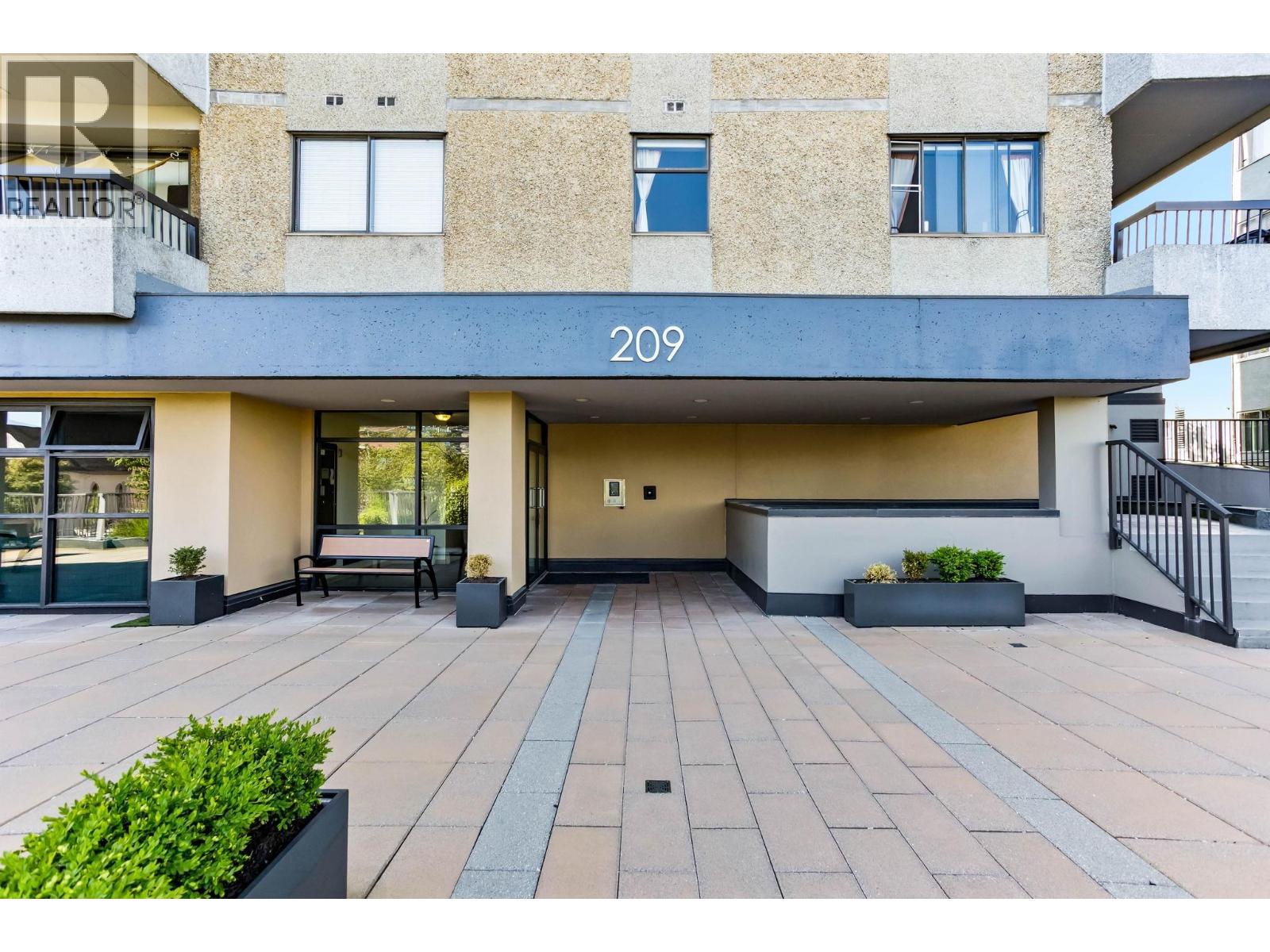 202 209 Carnarvon Street, New Westminster, British Columbia  V3L 1B7 - Photo 3 - R3137219