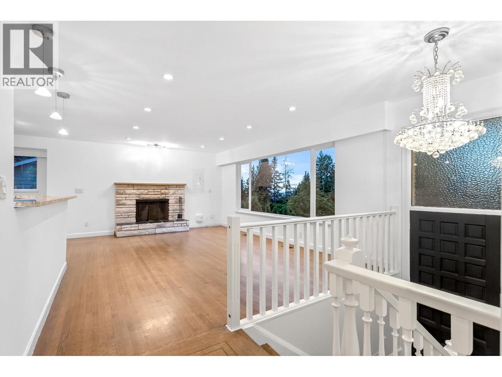 4938 Redonda Drive, North Vancouver, British Columbia  V7R 3J9 - Photo 5 - R3130838