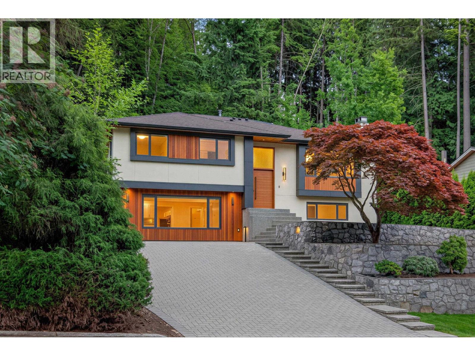 4938 Redonda Drive, North Vancouver, British Columbia  V7R 3J9 - Photo 2 - R3130838