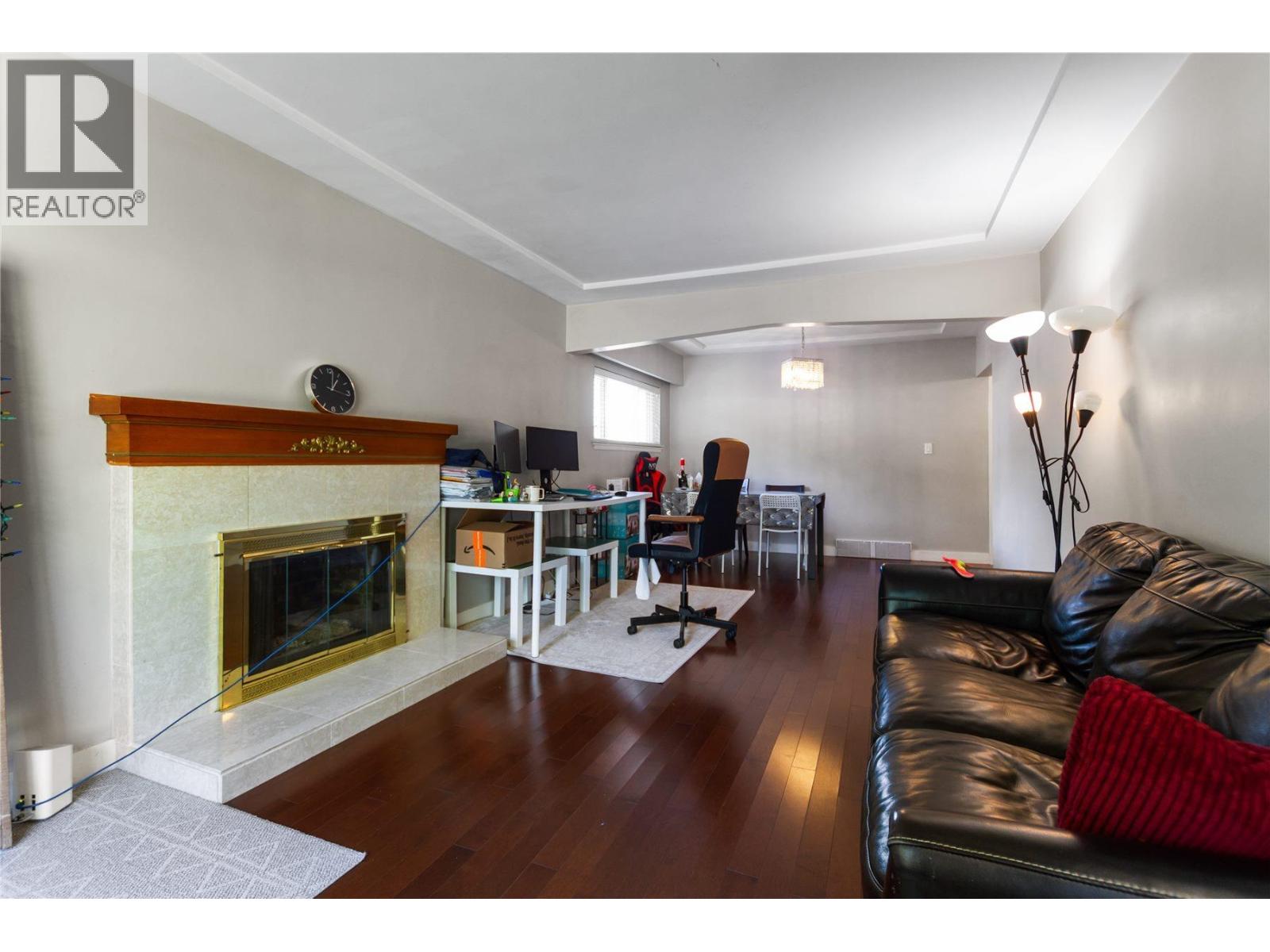 7643 Selkirk Street, Vancouver, British Columbia  V6P 4H3 - Photo 3 - R3137215